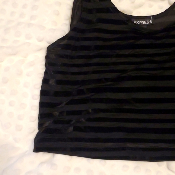Express crop top - Picture 2 of 4